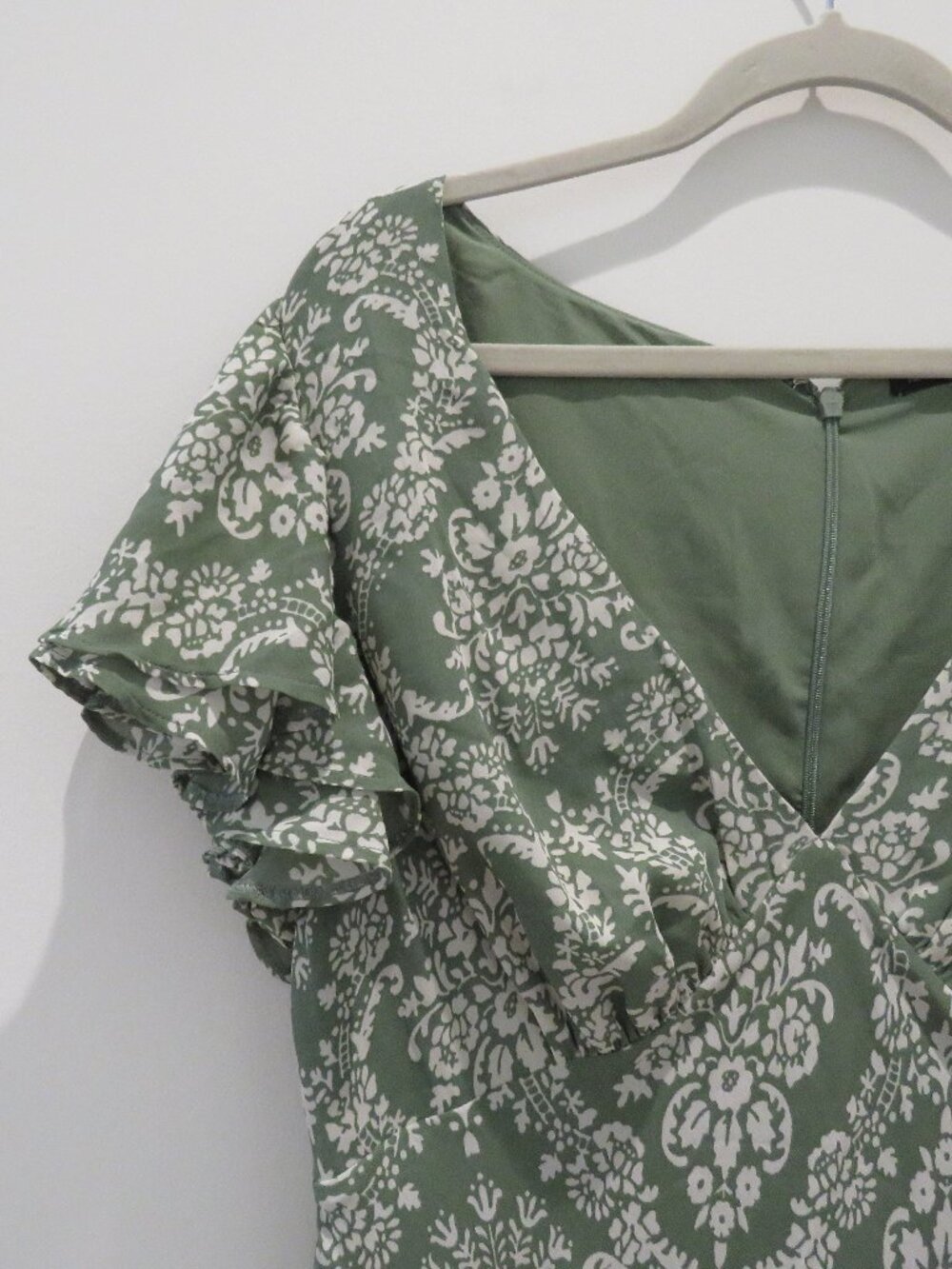 Abercrombie & Fitch Sage Green and Cream Floral Maxi Dress - Picture 4 of 16